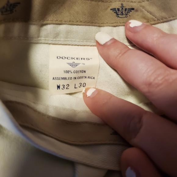 Dockers - Picture 3 of 4